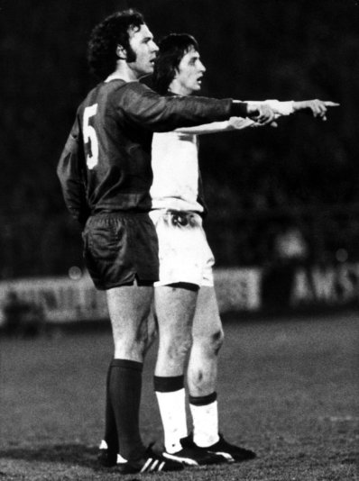 (L-R) Bayern Munich's Franz Beckenbauer and Ajax's Johan Cruyff appear to be making the same point to their teammates